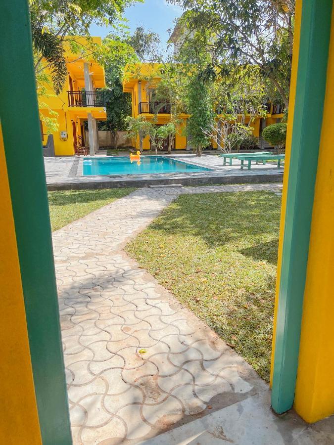 Easy Living Hotel Hikkaduwa Exterior photo