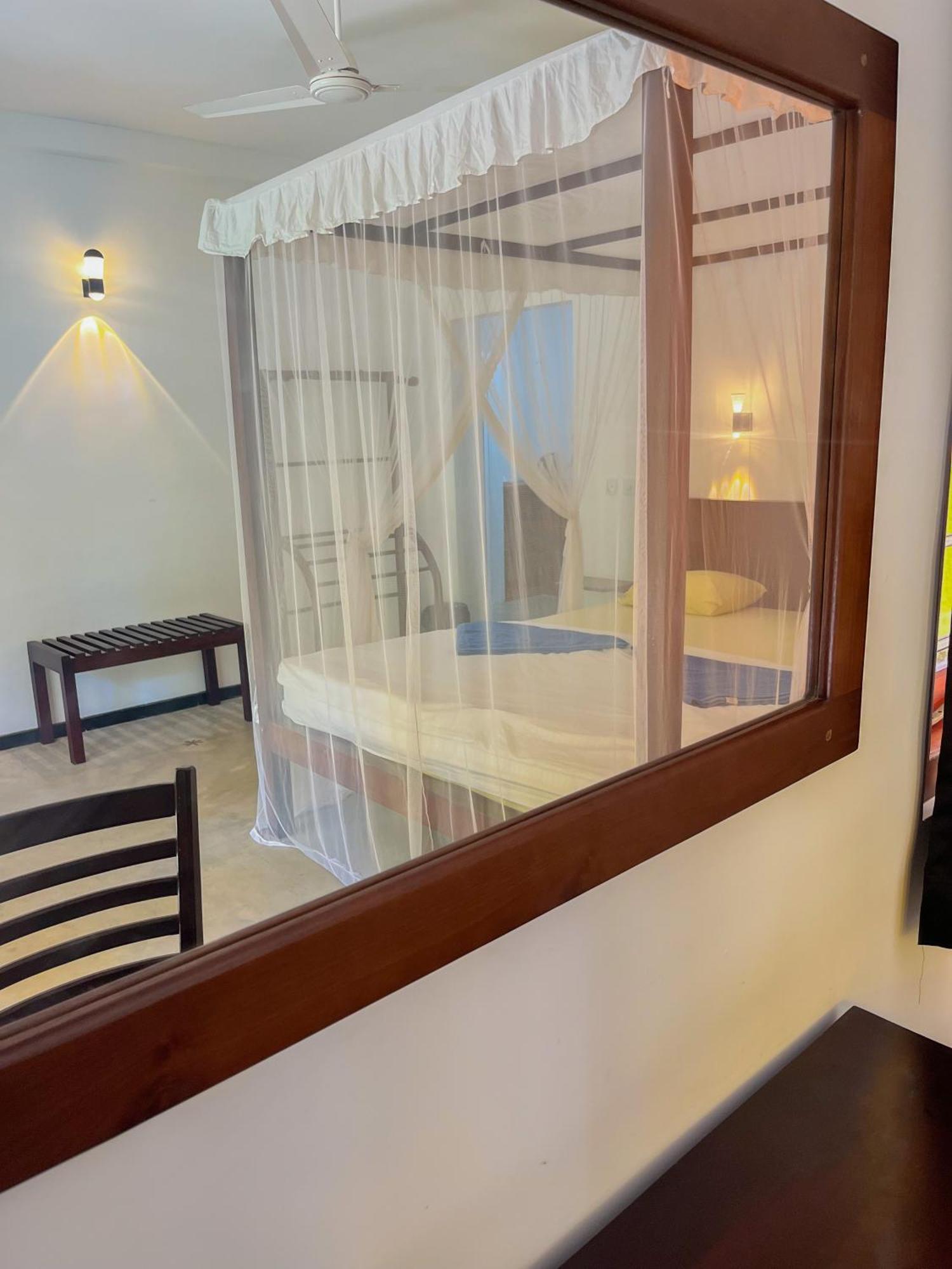 Easy Living Hotel Hikkaduwa Exterior photo