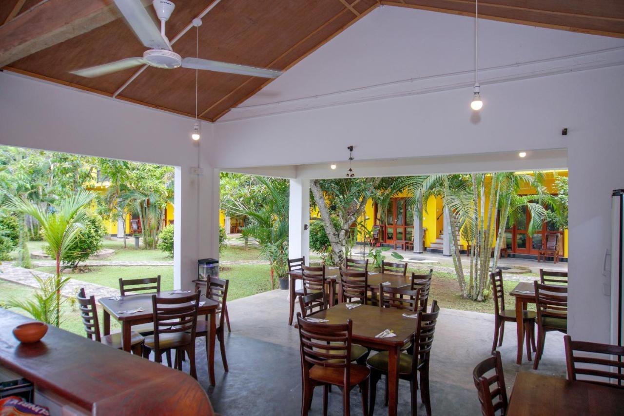 Easy Living Hotel Hikkaduwa Exterior photo